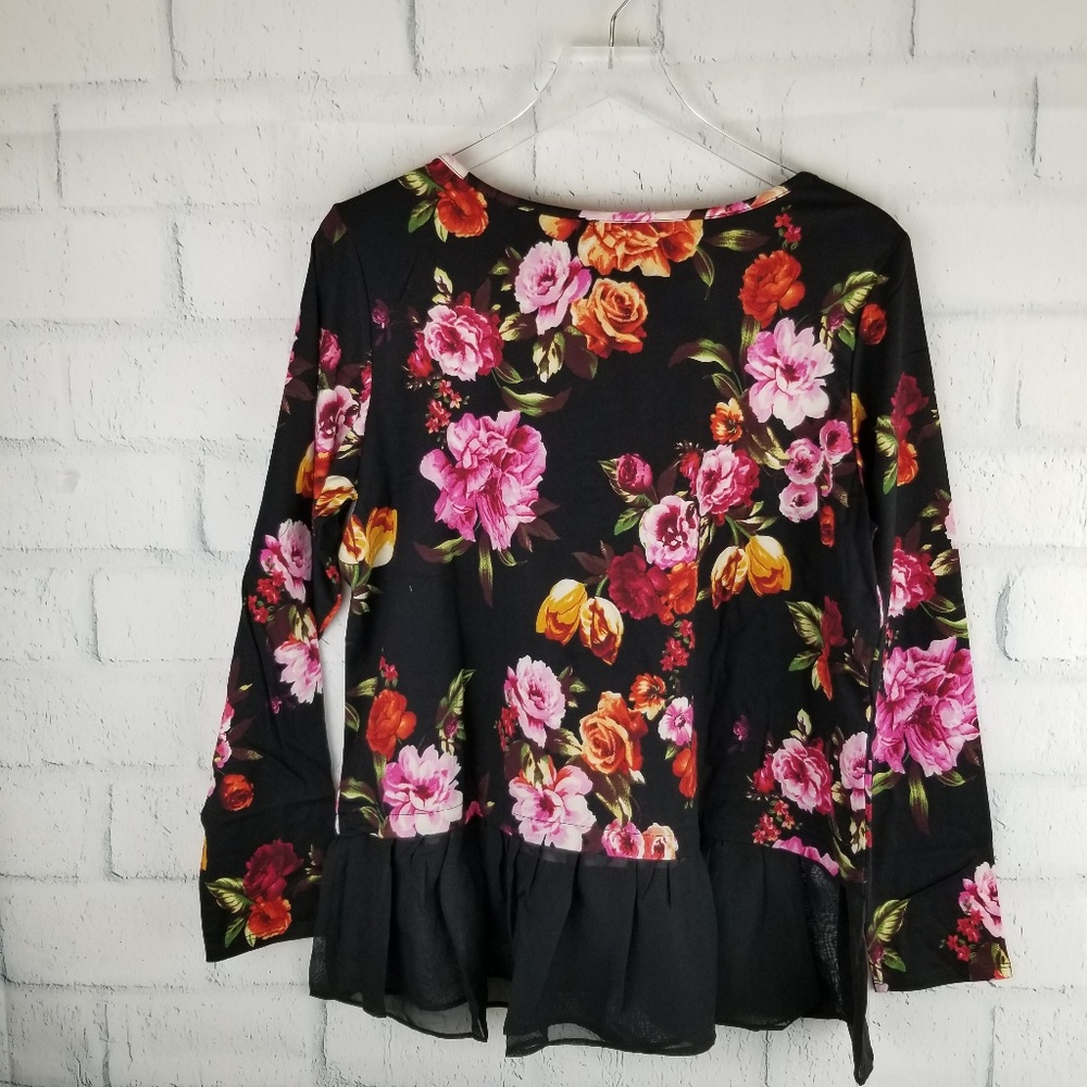 NWT. ZOE AND PHOEBE Floral Peplum Top. Size L. - Picture 5 of 8